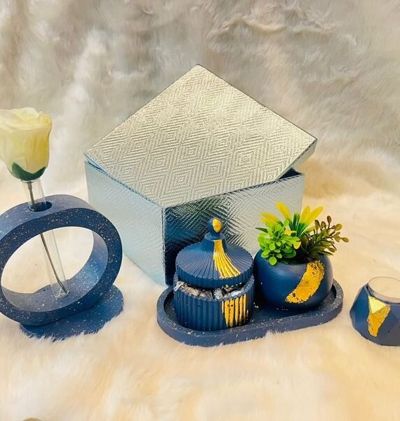 LIGHTS AND LEAVES HAMPER